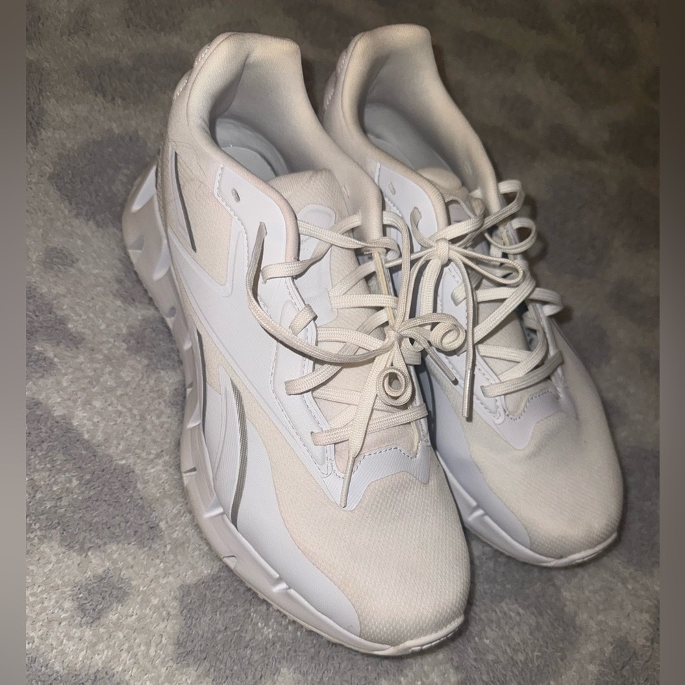 Reebok Women's Zig Dynamica 4 Sneaker size 9.5